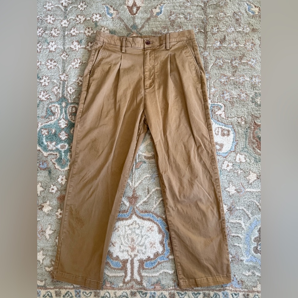 GAP Men's Brown Pleated Chinos